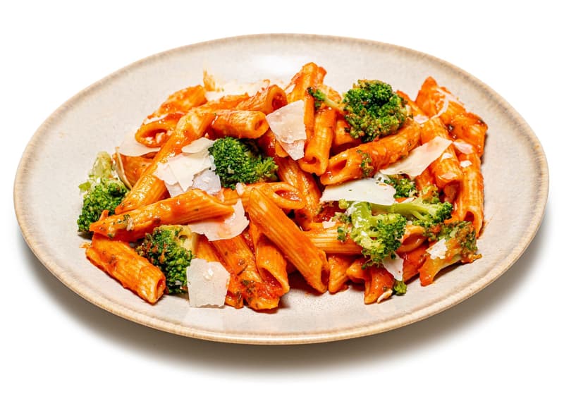 FRUFRU Penne Arrabbiata cu Grana Padano si broccoli