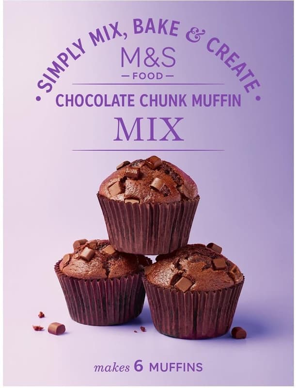 Marks & Spencer Mix pentru 6 briose cu bucati de ciocolata neagra, include 6 forme de copt